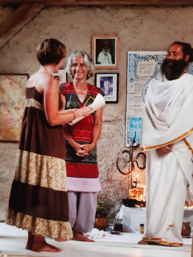 Remise du diplôme à Annette Dulion par Walter Thirak Ruta